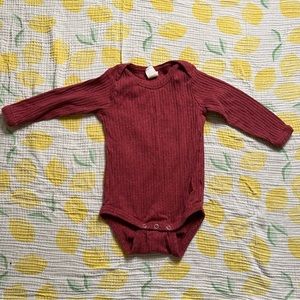 Kate Quinn organic cotton ribbed long sleeve onsie